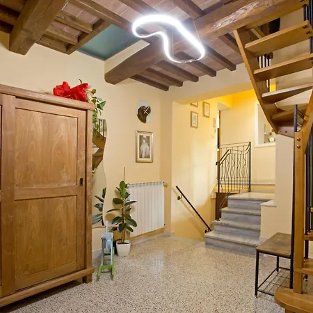 Casa San Girolamo Historic Flat With Cosy Terrace In Lucca's Centre * Лукка